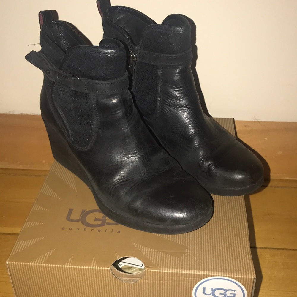 Ugg Emalie Black Wedge Size 6.5
